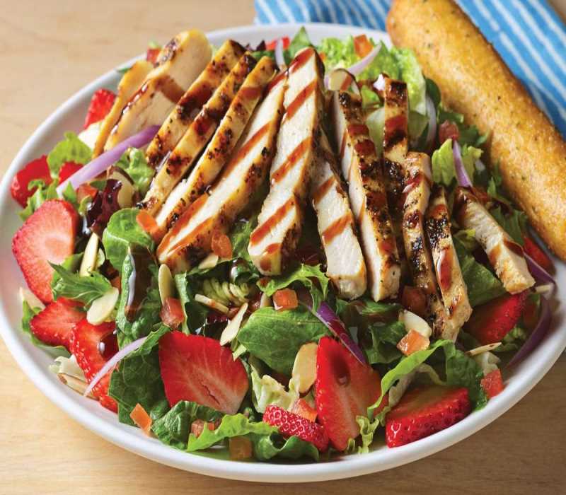 STRAWBERRY BALSAMIC CHICKEN SALAD